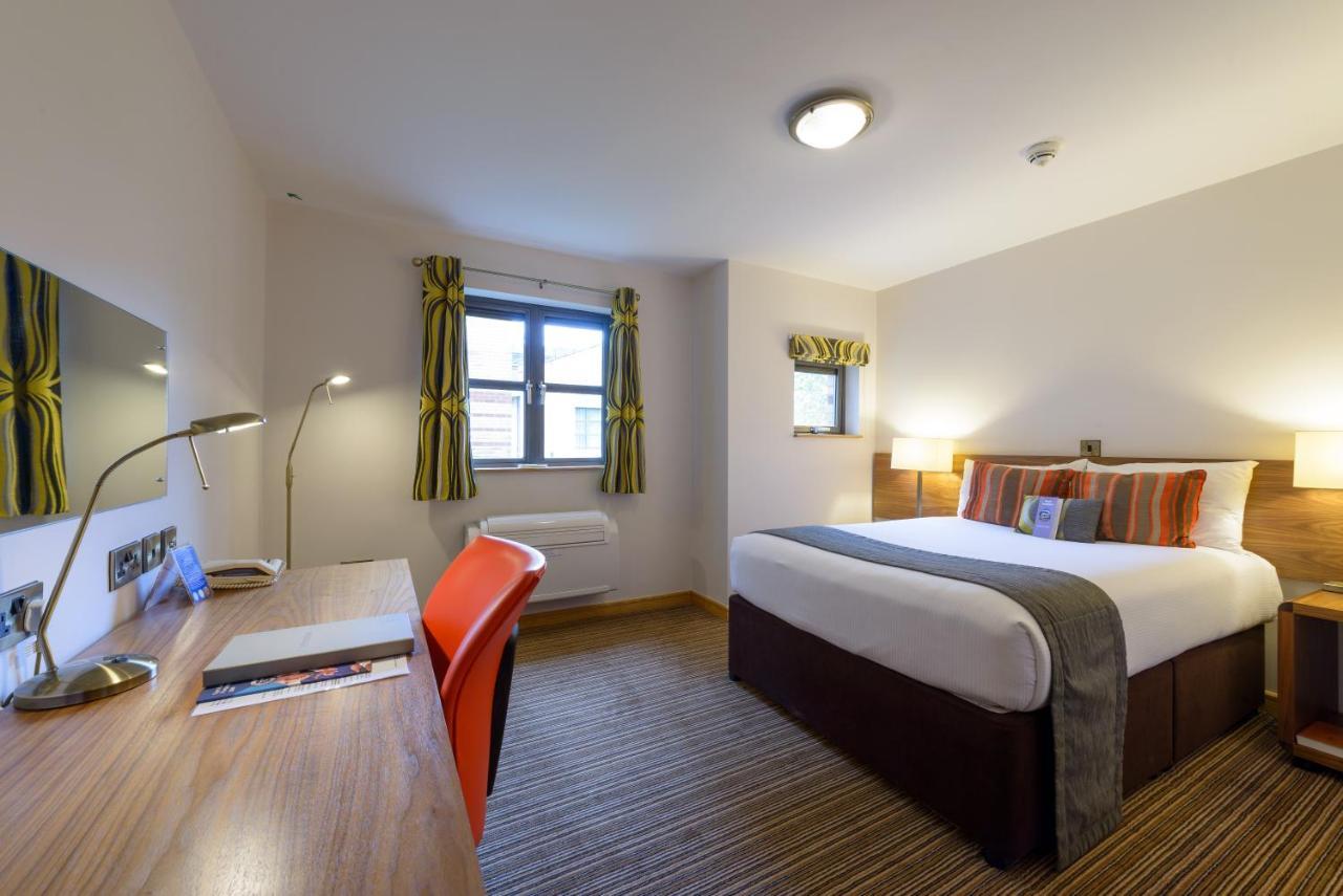 Cranfield Management Development Centre Hotel ภายนอก รูปภาพ