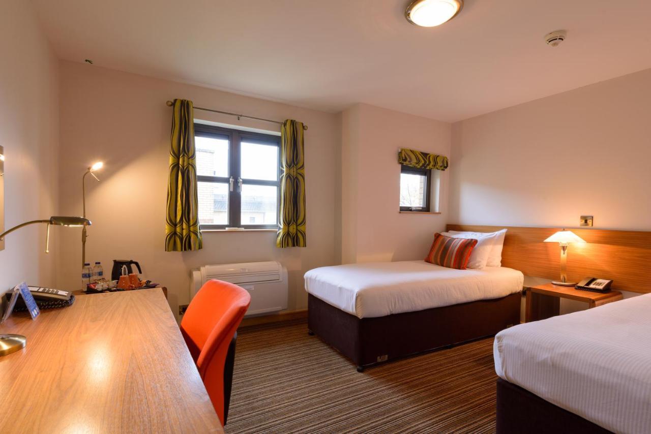 Cranfield Management Development Centre Hotel ภายนอก รูปภาพ