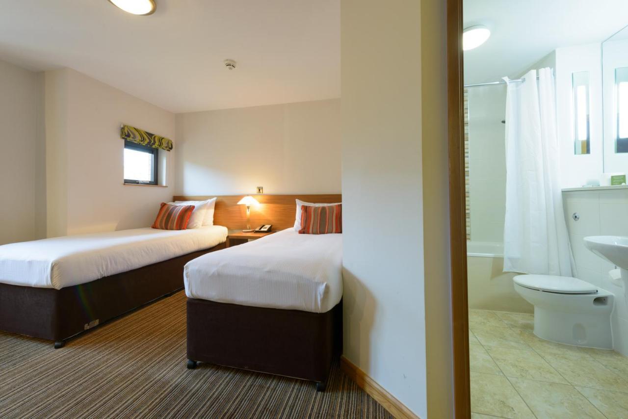 Cranfield Management Development Centre Hotel ภายนอก รูปภาพ