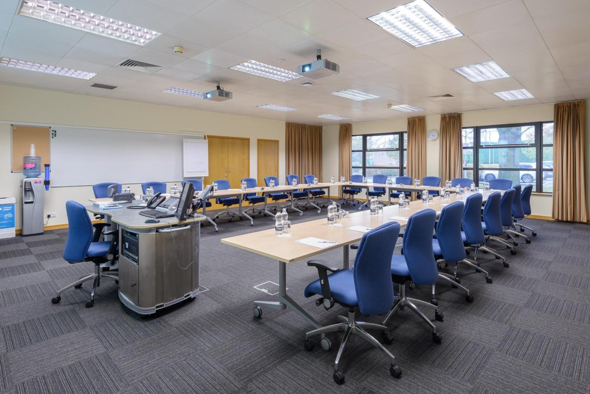 Cranfield Management Development Centre Hotel ภายนอก รูปภาพ