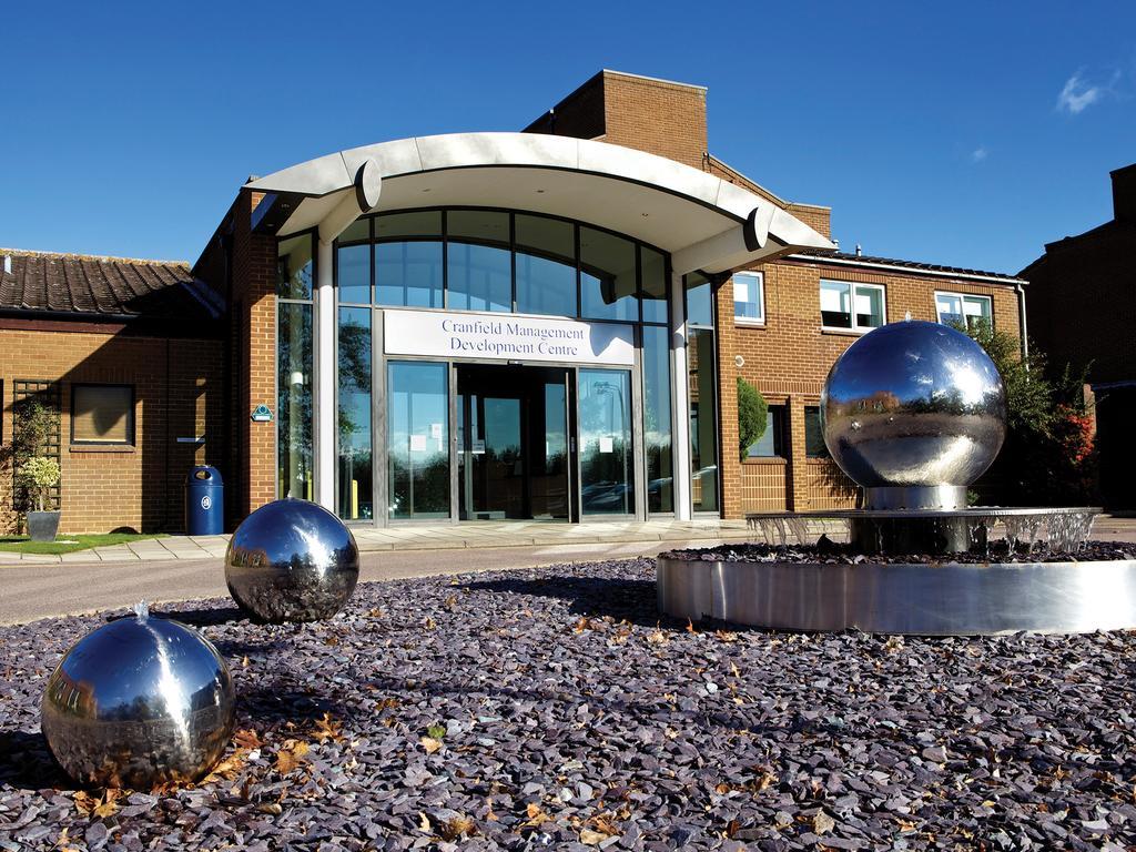 Cranfield Management Development Centre Hotel ภายนอก รูปภาพ